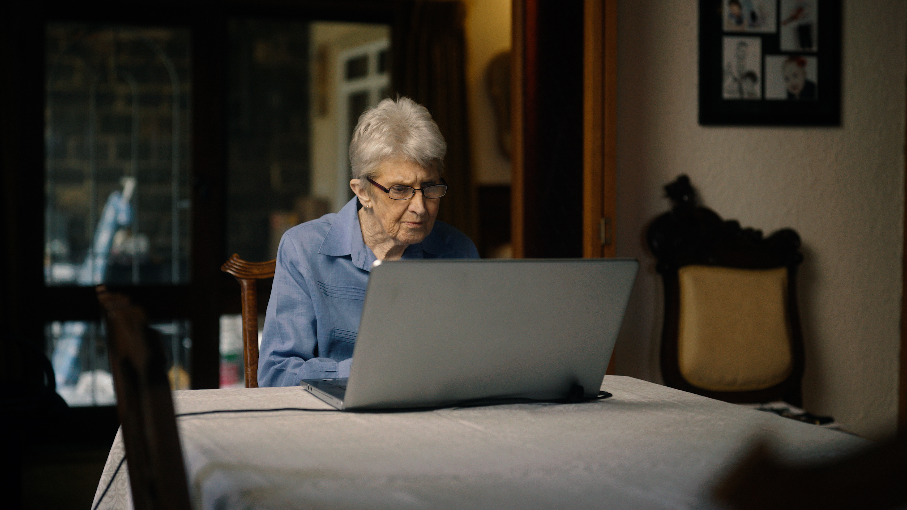 agl_ps_image_karen-oldest-customer-laptop